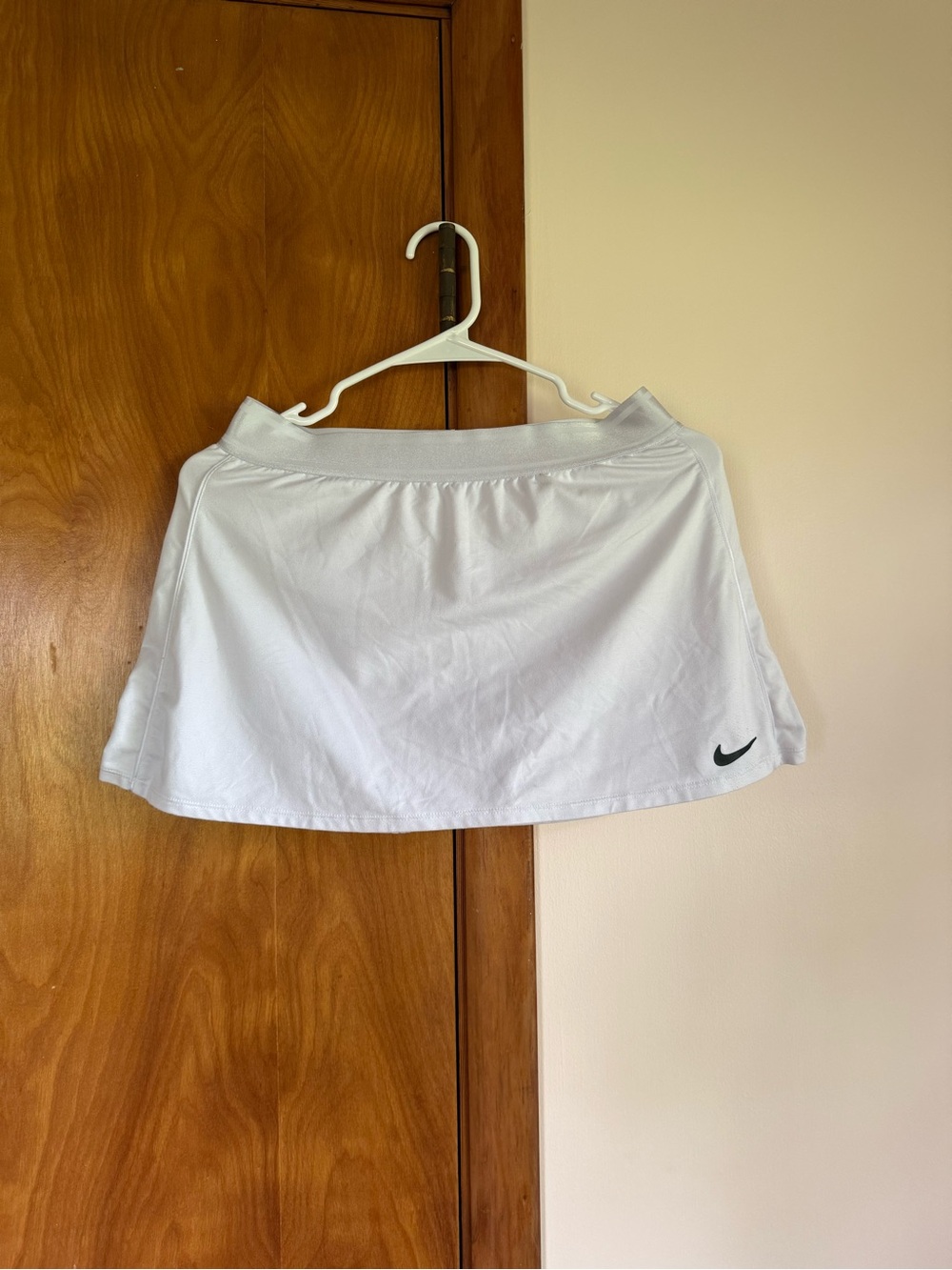 Nike Dri-FIT White Athletic Skirt with Subtle Silver Detail
